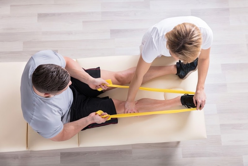 ecoming a sports physical therapist generally involves several stages