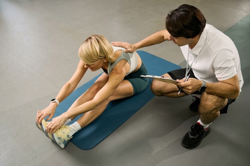 Sports physical therapy combines clinical rehabilitation with exercise